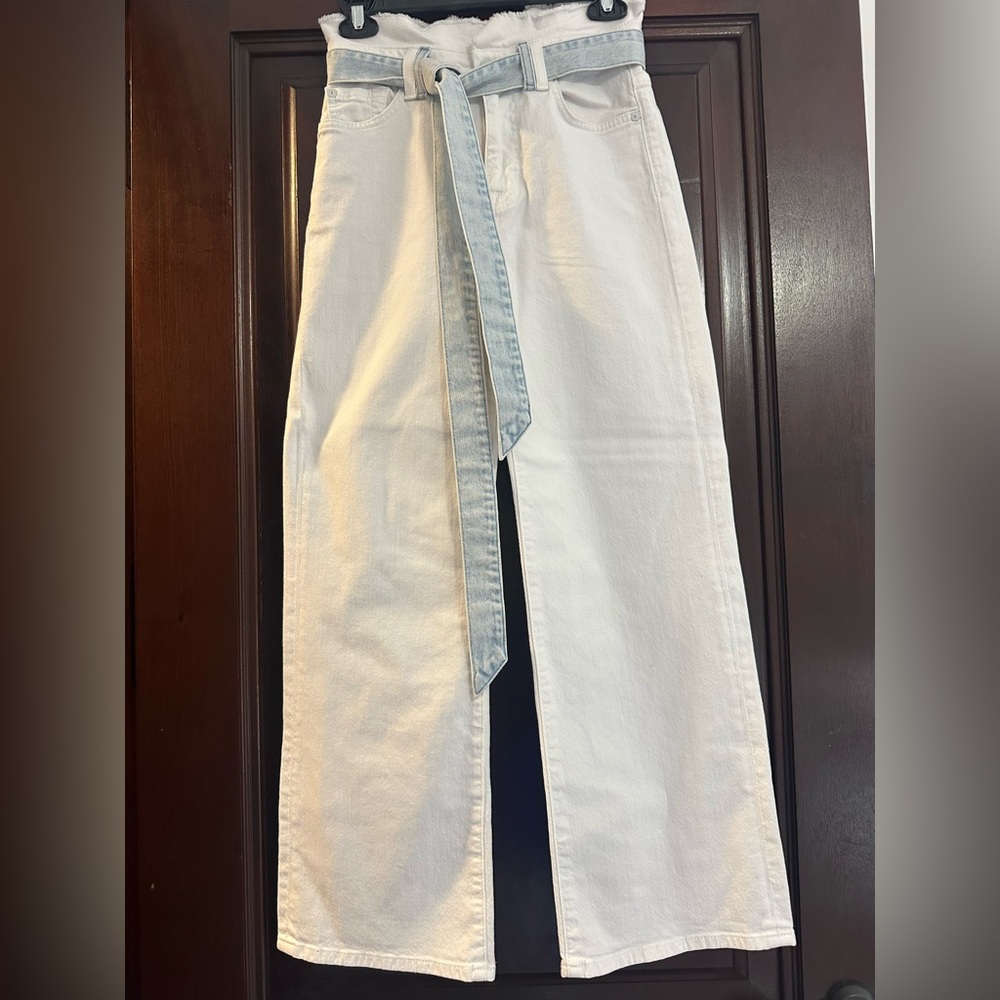 7 For All Mankind white wide legged jeans with removable blue jean belt - 26